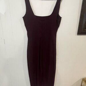 Windsor Sleeveless Scoop Midi Dress in Deep Plum